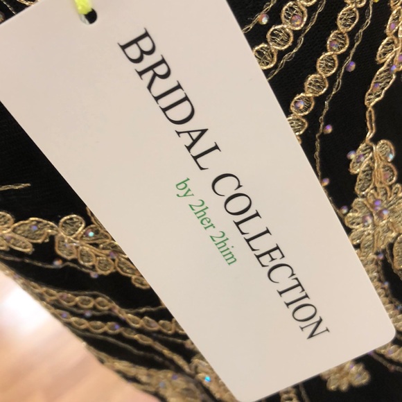 ⭐️SOLD⭐️ Black prom dress with gold stitch - Picture 7 of 8